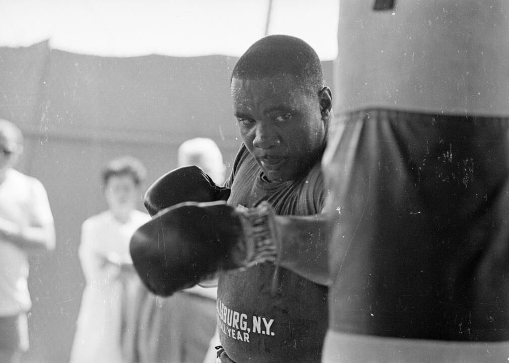 1963: Sonny Liston ascends to top of boxing world